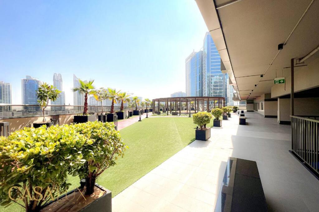 Lovely Big Studio W/ Burj Khalifa View In Downtown Dubai Eksteriør billede